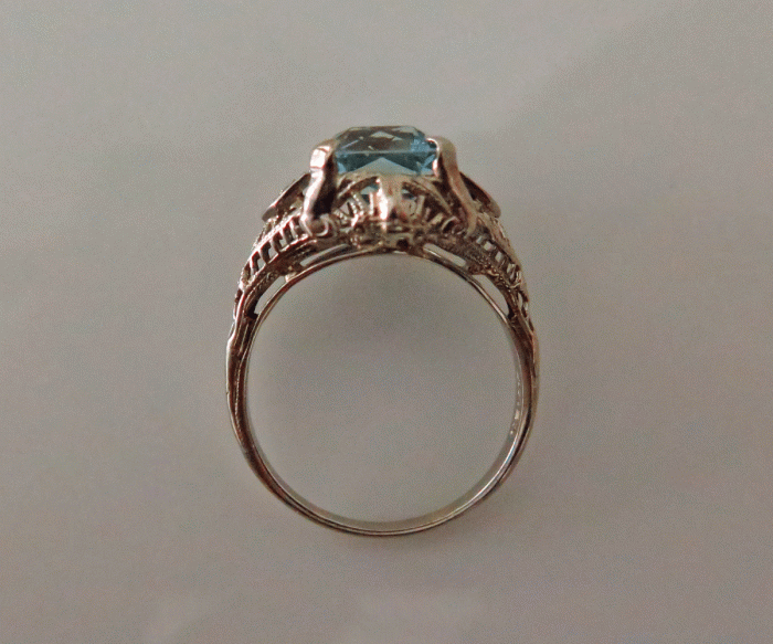 18K Aquamarine Ring