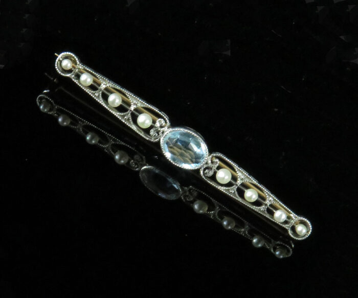 Edwardian Platinum and Gold Aquamarine Barpin with Pearls