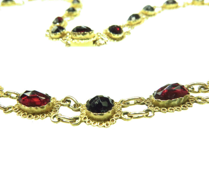 19th Century Dutch Gold and Rosecut Garnet Bootjesketting Necklace