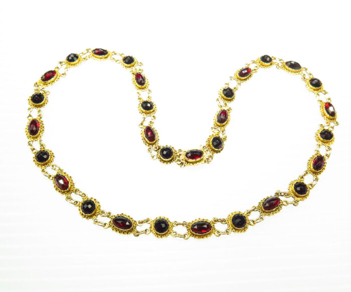 19th Century Dutch Gold and Rosecut Garnet Bootjesketting Necklace