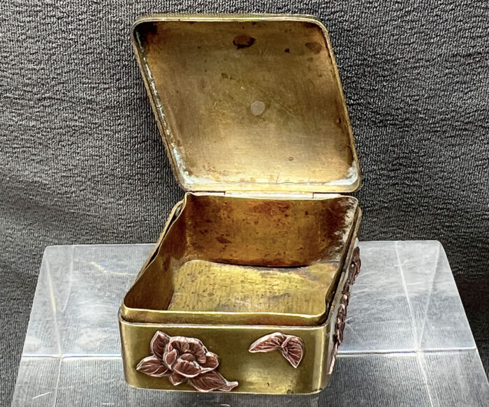 14030FJapaneseMixedMetalSnuffBox.jpg