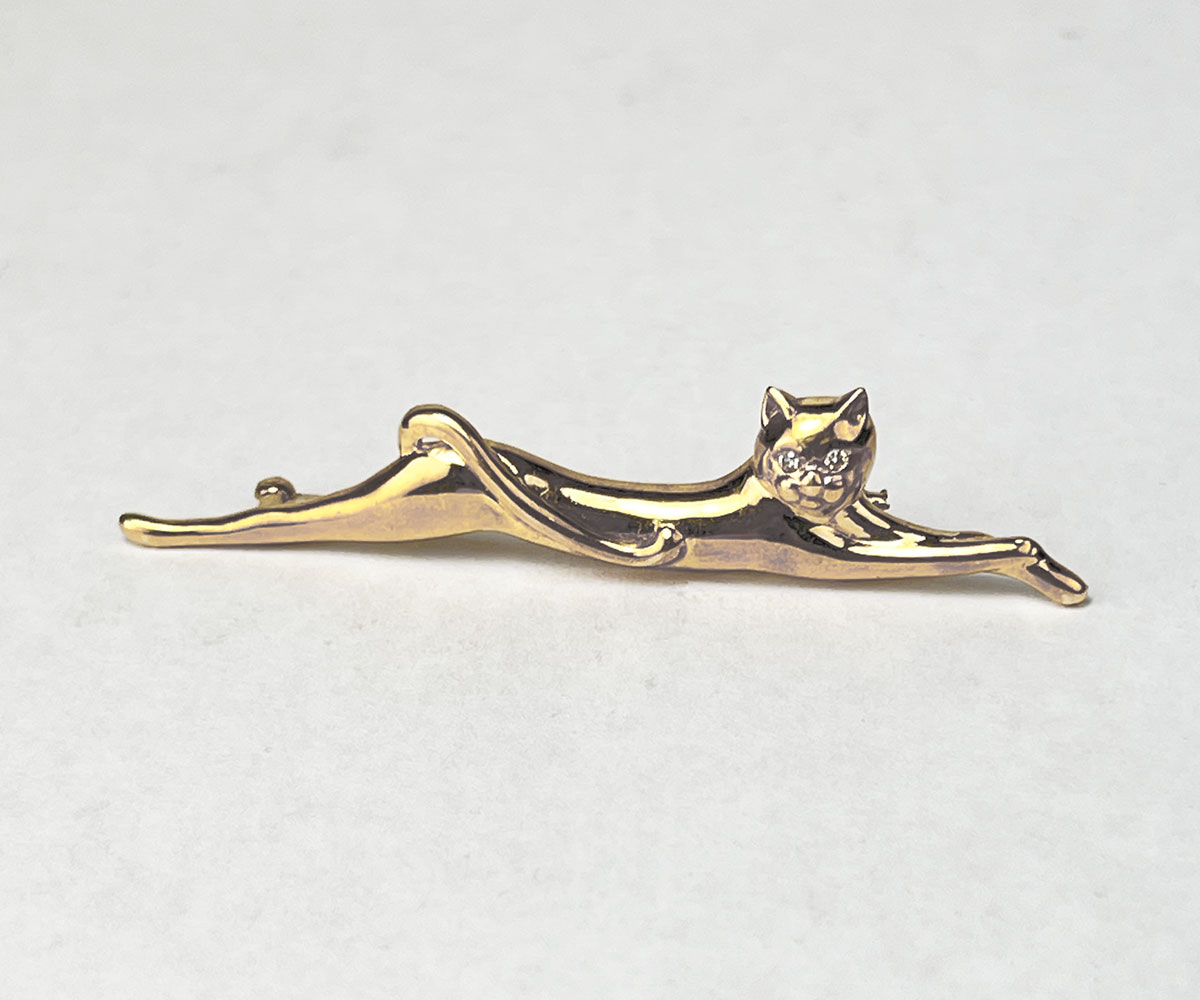 14K Stretching Cat Pin w/Diamond Eyes